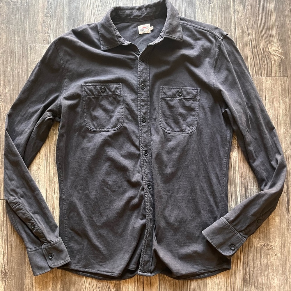 Faherty Sunwashed Knit Shirt in washed black size medium
